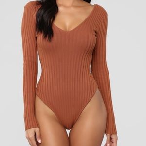 Fashion nova Damaris Ribbed bodysuit- rust